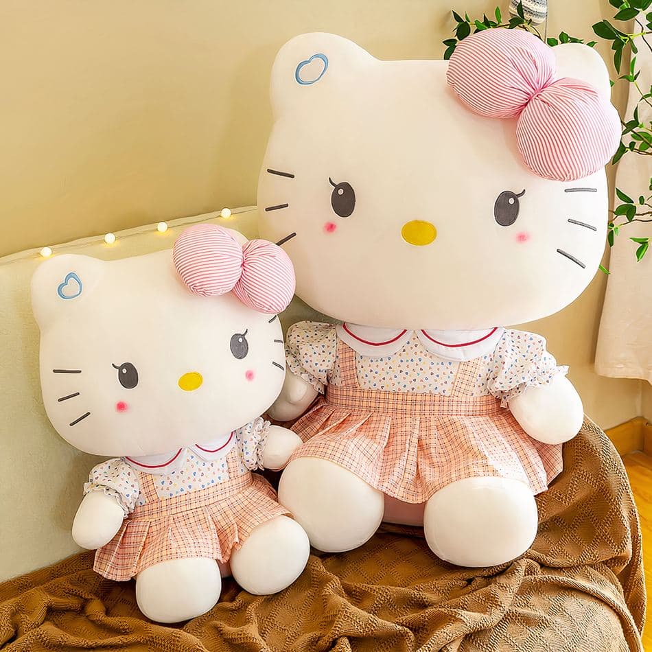 Hello Kitty Plushie thumbnail 4